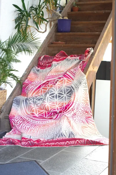 Kuscheldecke Blume des Lebens rot/bunt aus Bio-Baumwolle, 200x140 cm