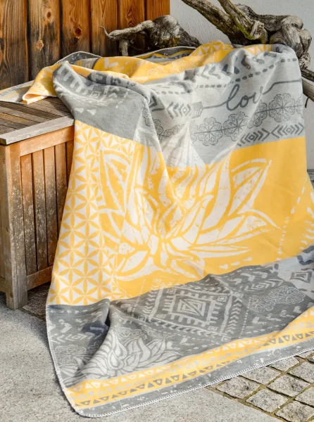Kuscheldecke Lotus gelb/grau aus Bio-Baumwolle, 200x140 cm